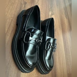 PrimaDonna Women Loafers size 6